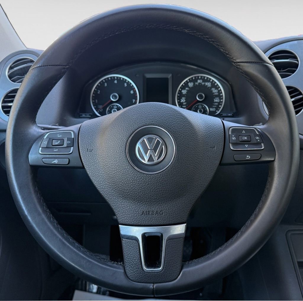 Used 2016 Volkswagen Tiguan S image 18