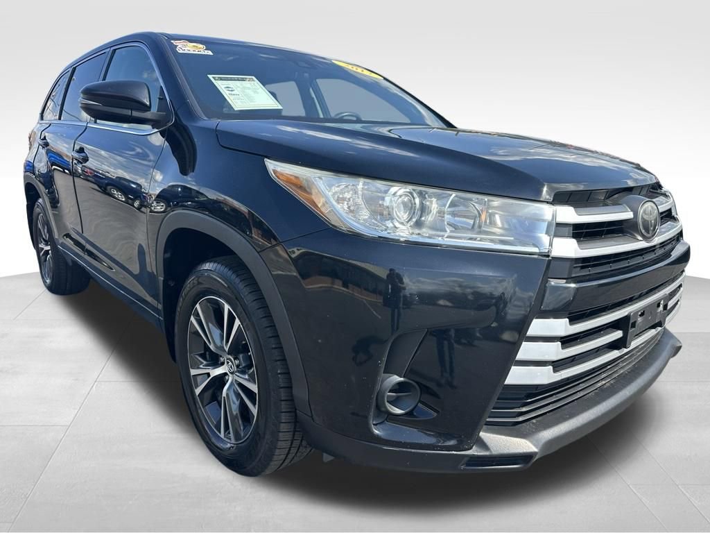 Used 2017 Toyota Highlander LE w/ Carpet Mat Package AWD/4WD image 8