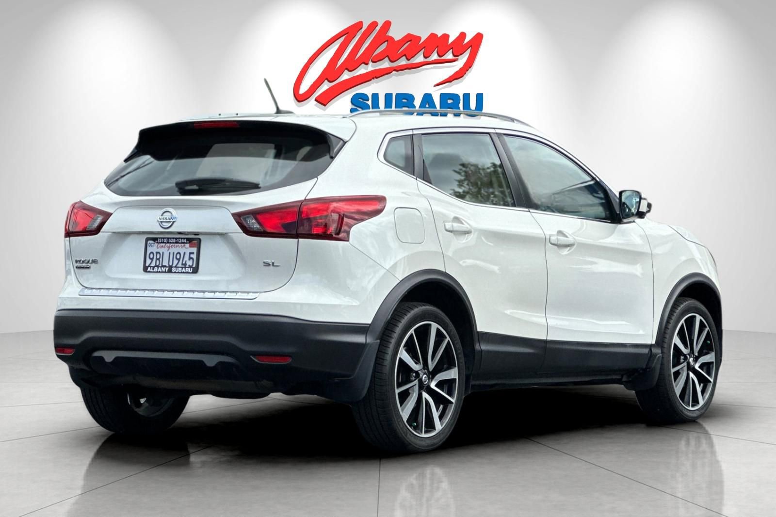 Used 2017 Nissan Rogue Sport SL w/ SL Premium Package FWD image 4