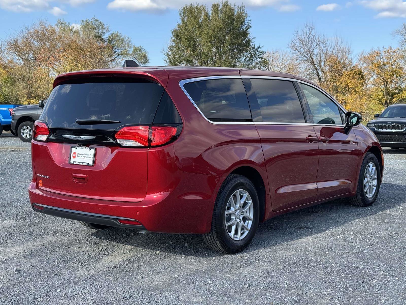 New 2026 Chrysler Voyager LX FWD image 20