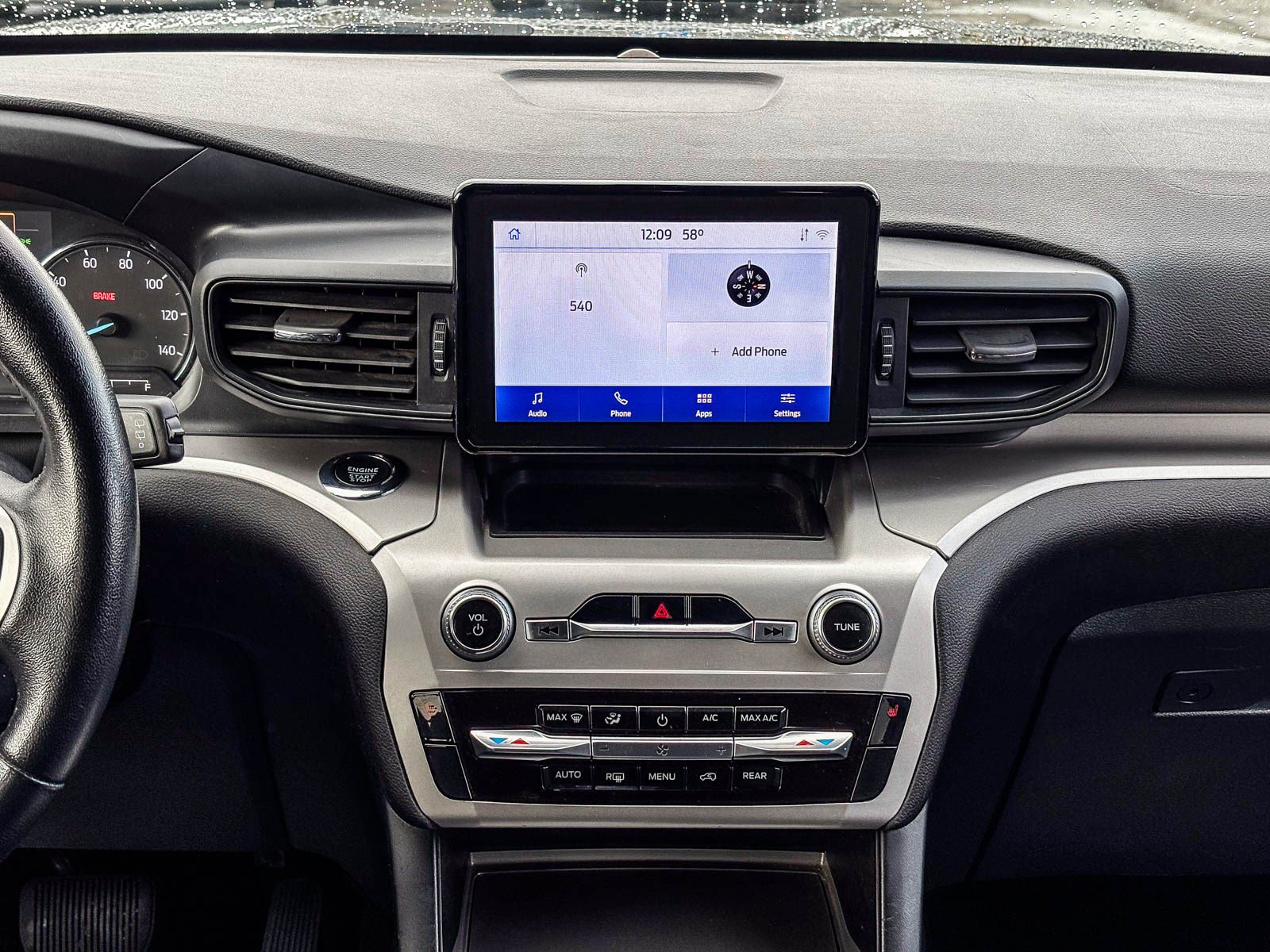 Used 2022 Ford Explorer XLT image 16