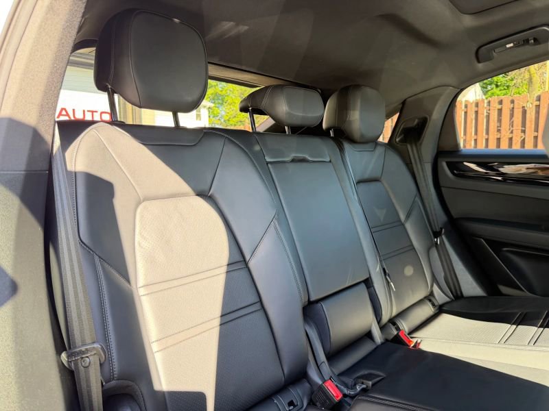 Used 2021 Porsche Cayenne Coupe AWD/4WD image 28
