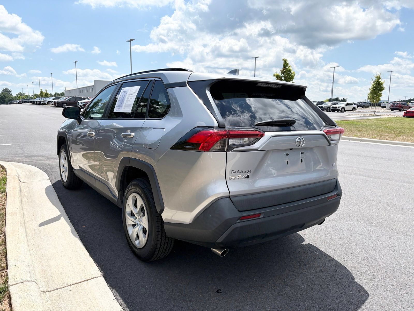 Used 2021 Toyota RAV4 LE FWD image 6