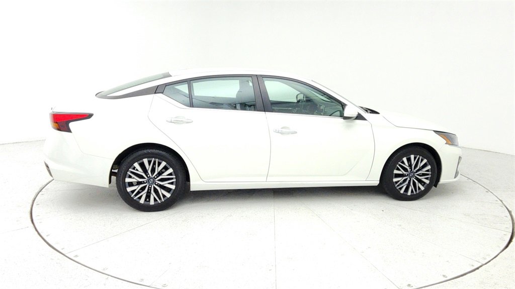 Used 2023 Nissan Altima 2.5 SV image 7