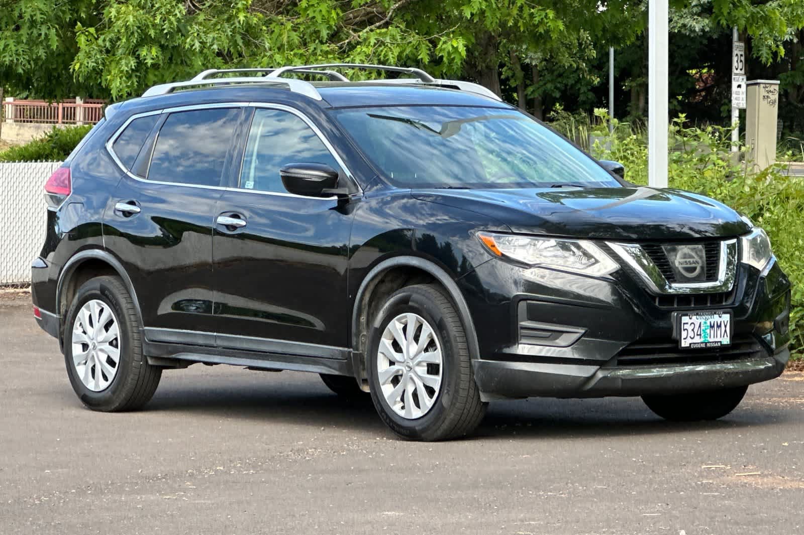 Used 2017 Nissan Rogue S w/ Appearance Package AWD/4WD image 9