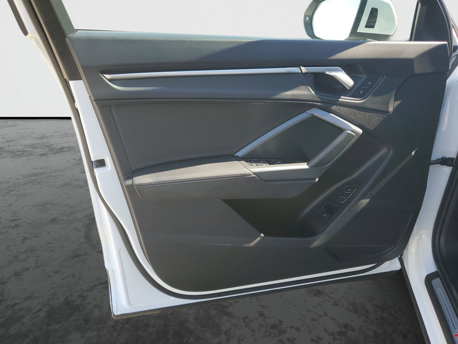 Used 2025 Audi Q3 2.0T Premium w/ Convenience Package image 21