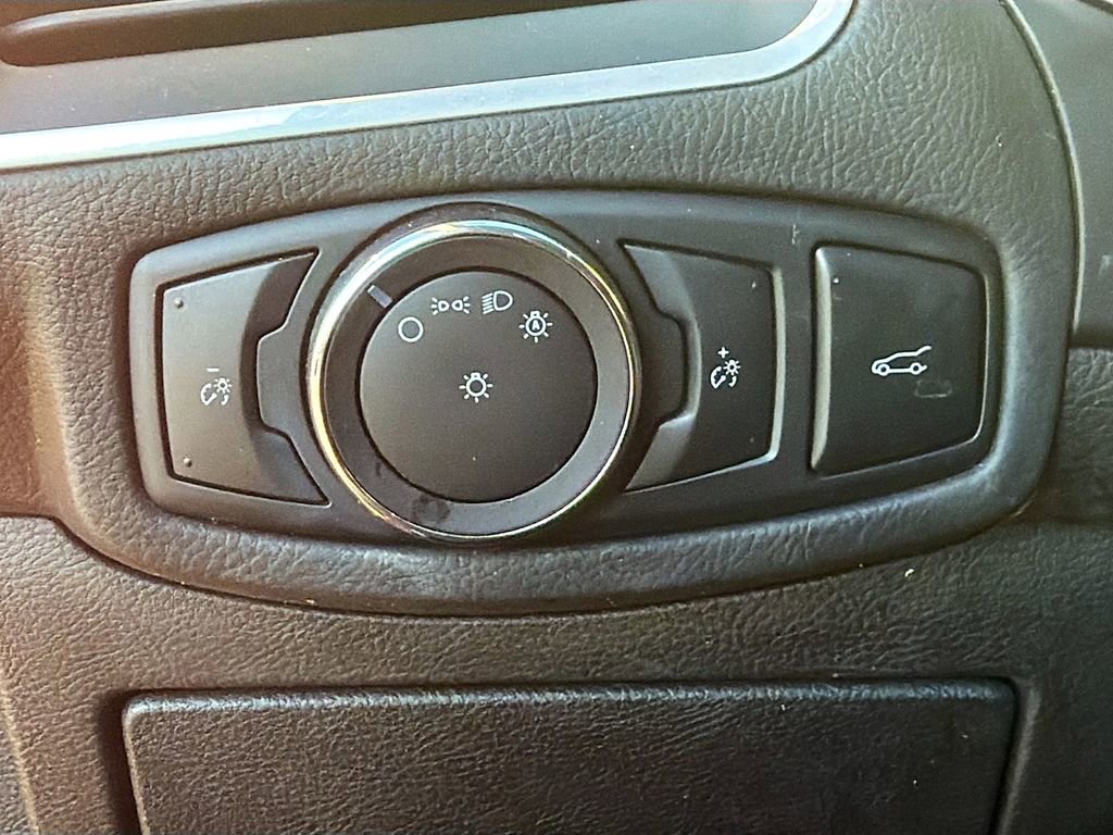 Used 2017 Ford Edge Titanium w/ Technology Package FWD image 32