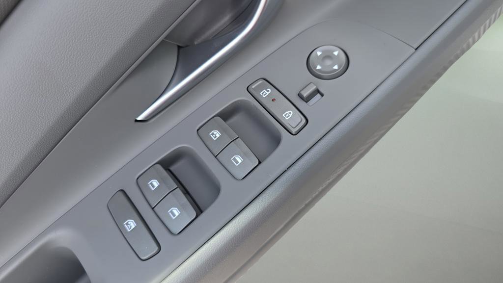 New 2026 Hyundai Elantra Sport FWD image 21