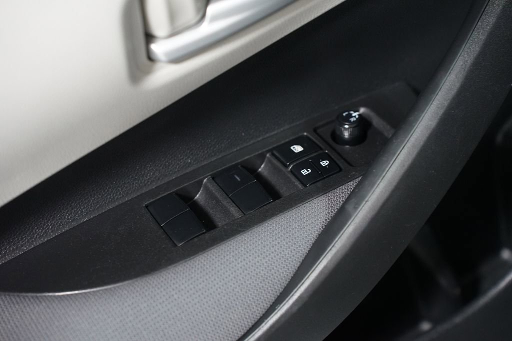 Used 2021 Toyota Corolla L FWD image 27