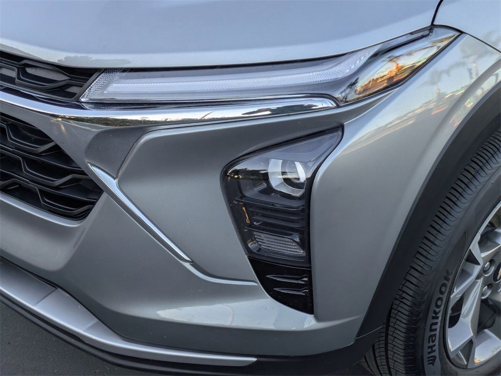 Used 2025 Chevrolet Trax LT w/ LT Convenience Package image 11