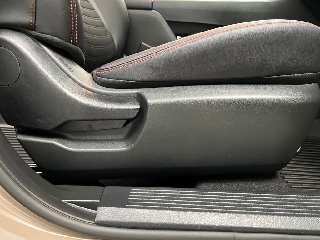 Used 2025 Nissan Rogue SV image 23