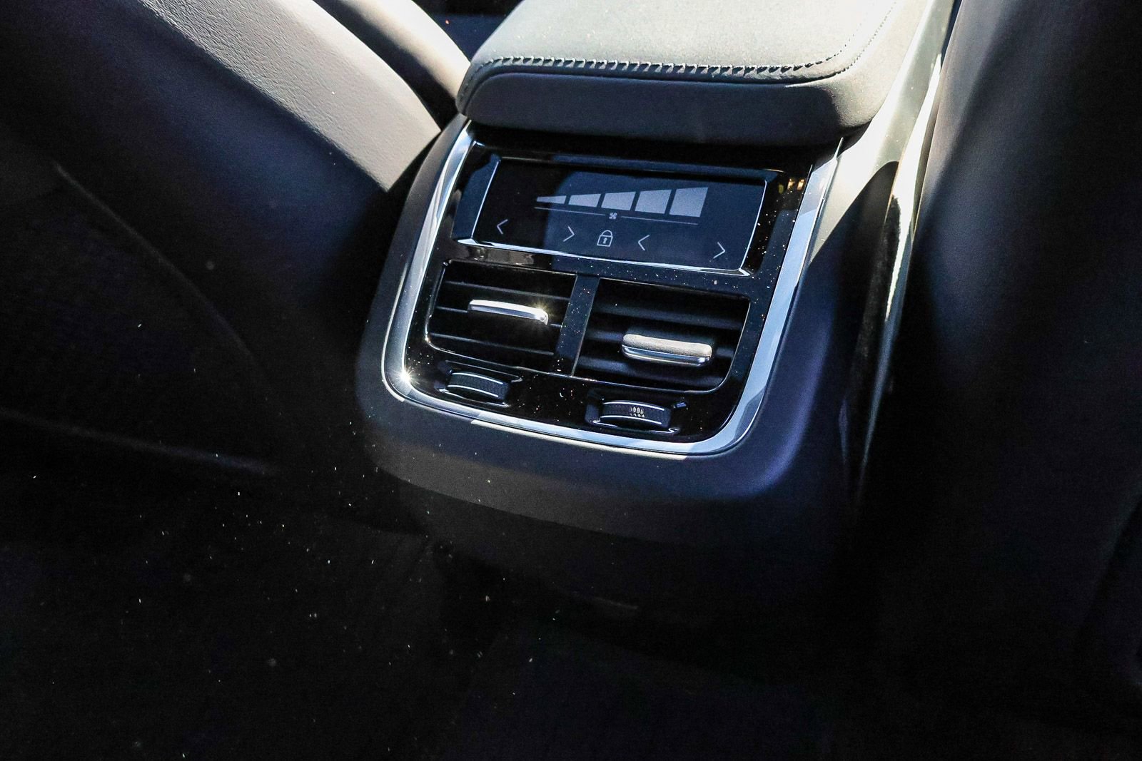 New 2026 Volvo XC60 B5 Ultra w/ Climate Package PRO image 21