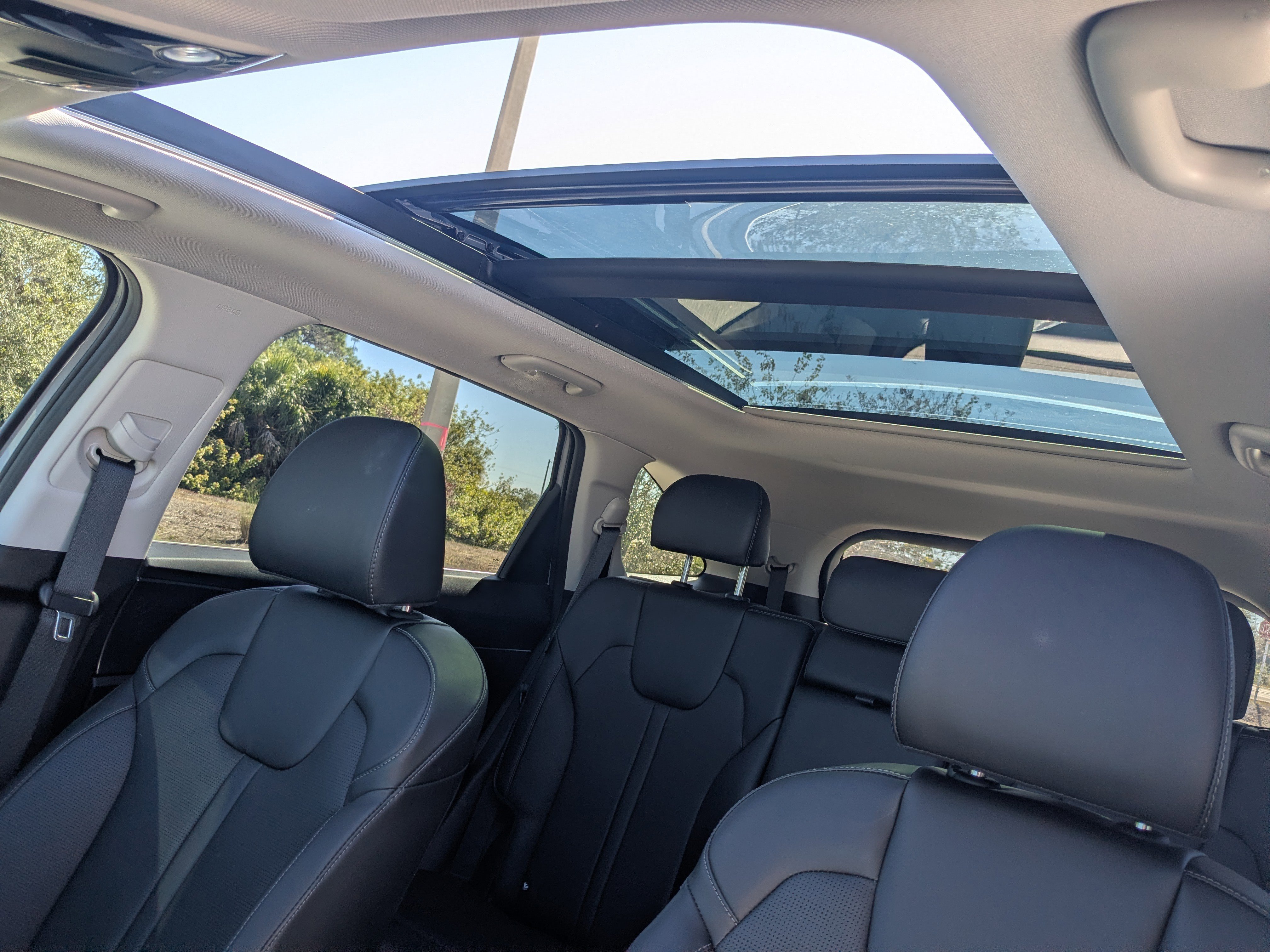 Certified 2025 Kia Sorento S w/ Panoramic Sunroof Package image 25