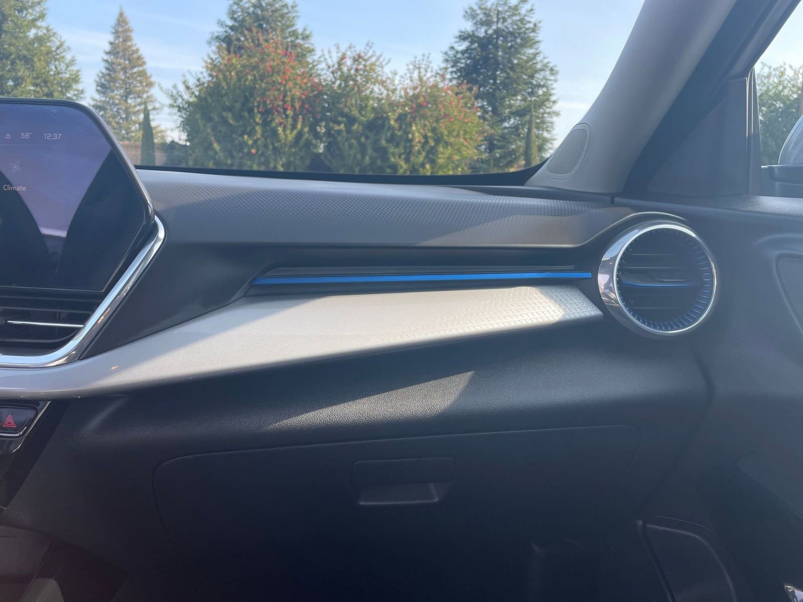 Used 2025 Chevrolet Trax LT w/ LT Convenience Package image 30