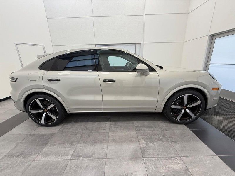 New 2026 Porsche Cayenne Coupe AWD/4WD image 9