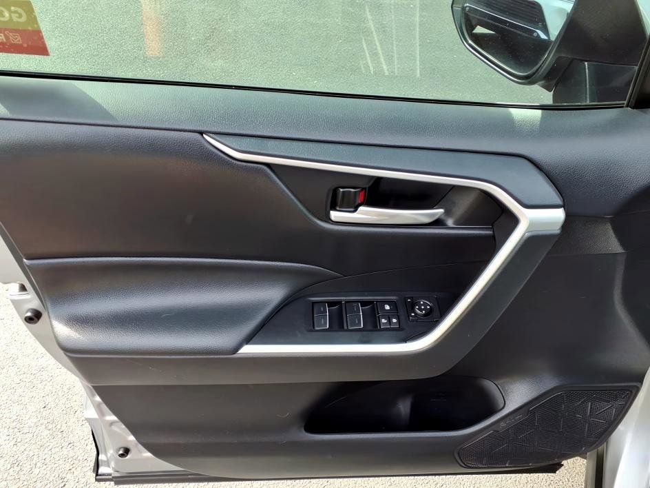 Certified 2025 Toyota RAV4 XLE w/ Convenience Package image 17