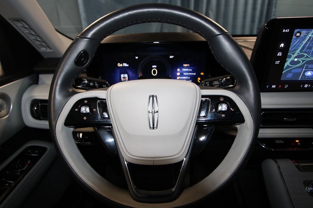 Used 2025 Lincoln Aviator Reserve w/ Equipment Group 201A image 12