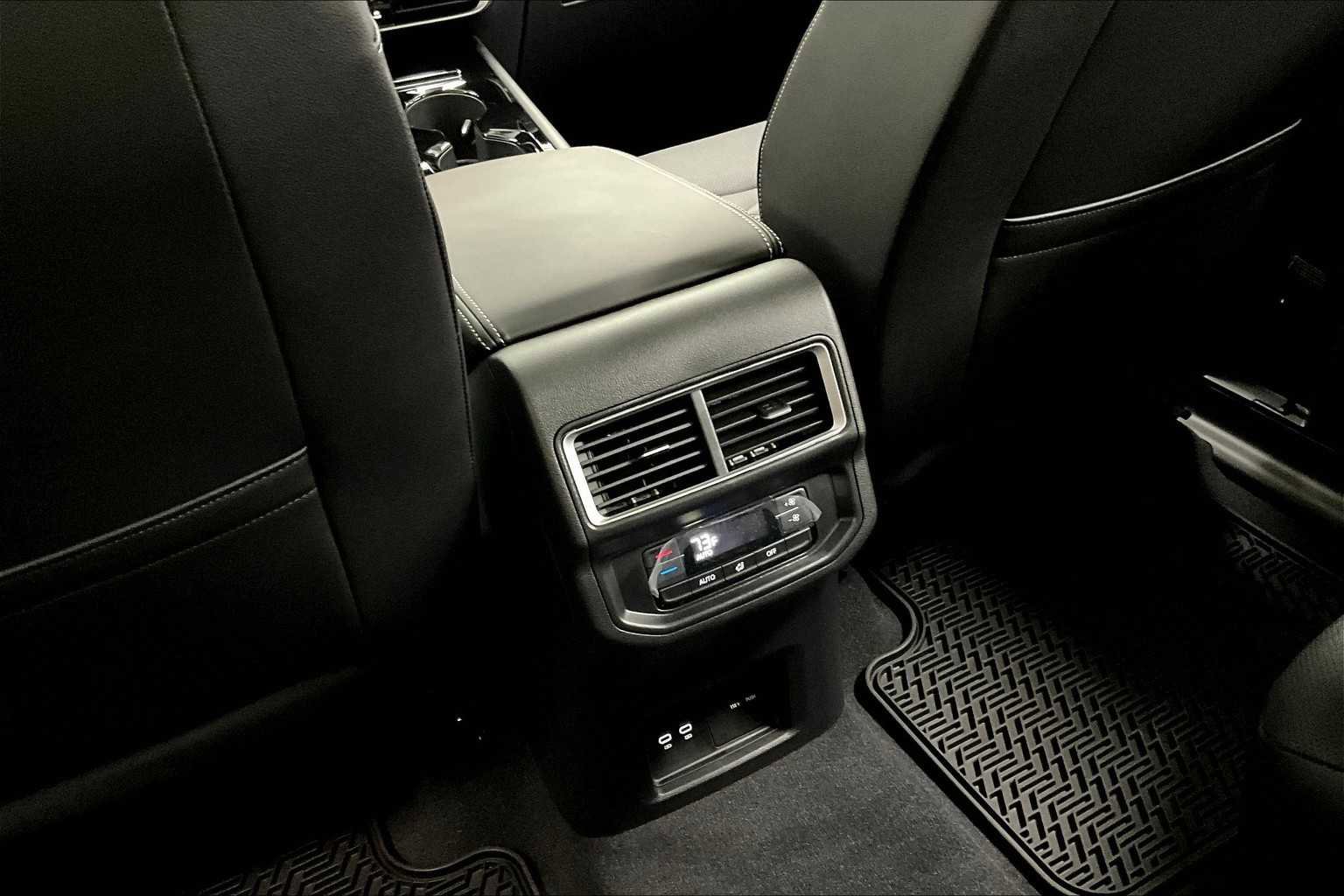 New 2026 Volkswagen Atlas SE image 16