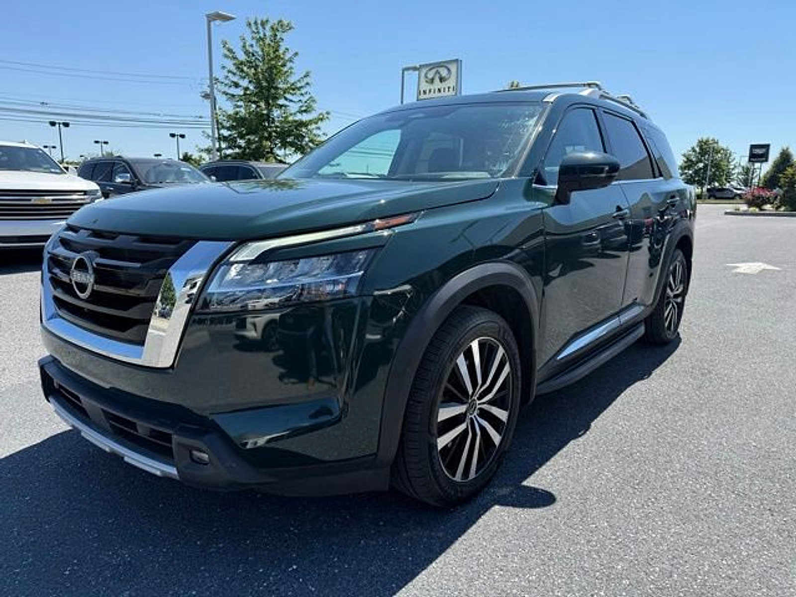 Used 2023 Nissan Pathfinder Platinum w/ Lighting Package (N93) AWD/4WD image 5