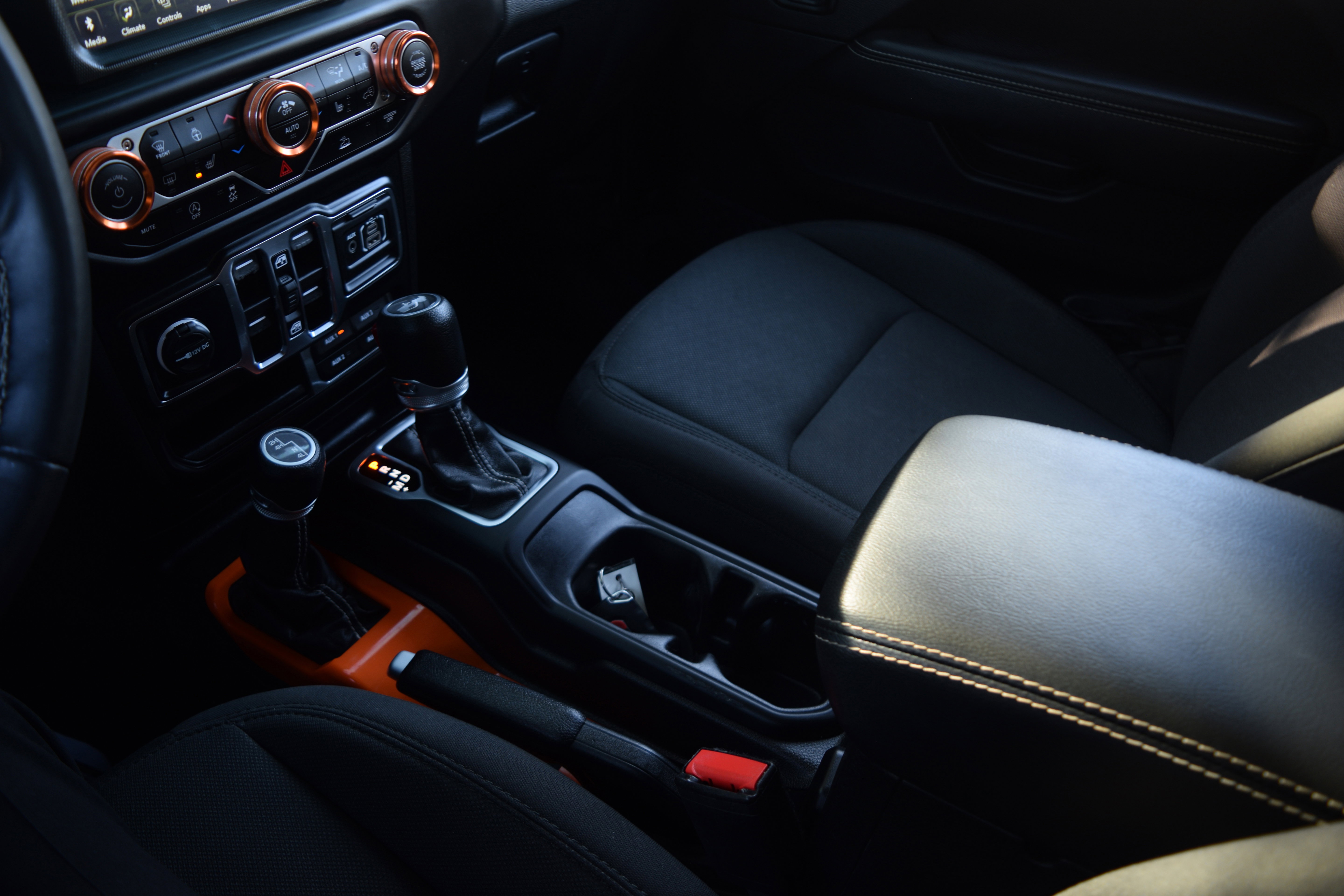 Used 2022 Jeep Wrangler Unlimited Sahara w/ Cold Weather Group image 13