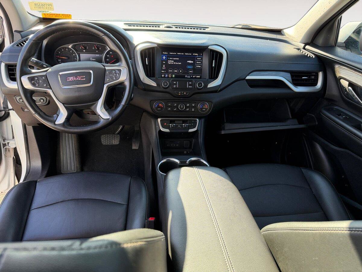 Used 2024 GMC Terrain SLT AWD/4WD image 10