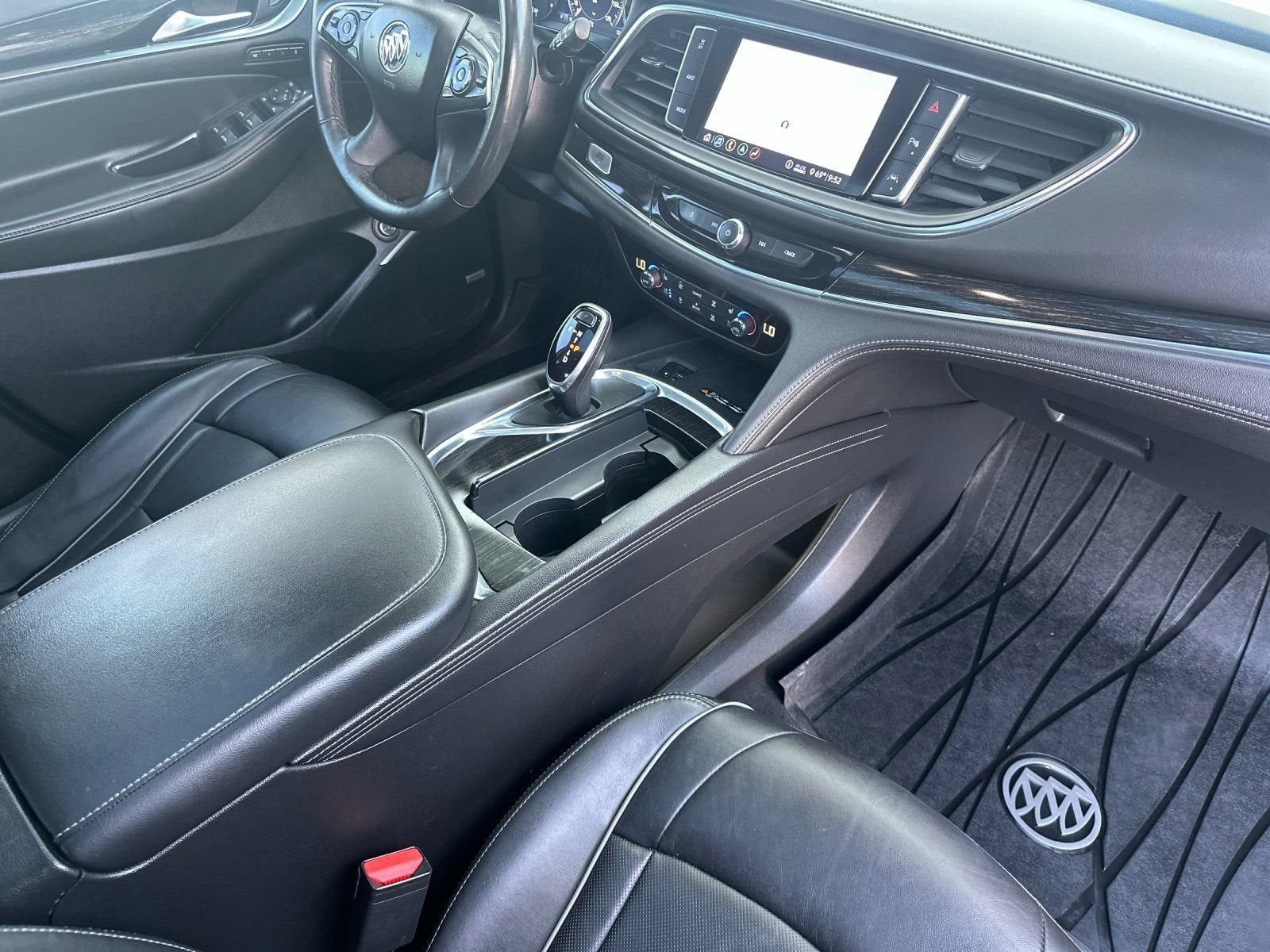 Used 2021 Buick Enclave Avenir w/ Avenir Technology Package AWD/4WD image 18
