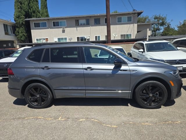 Used 2023 Volkswagen Tiguan SE R-Line FWD image 1