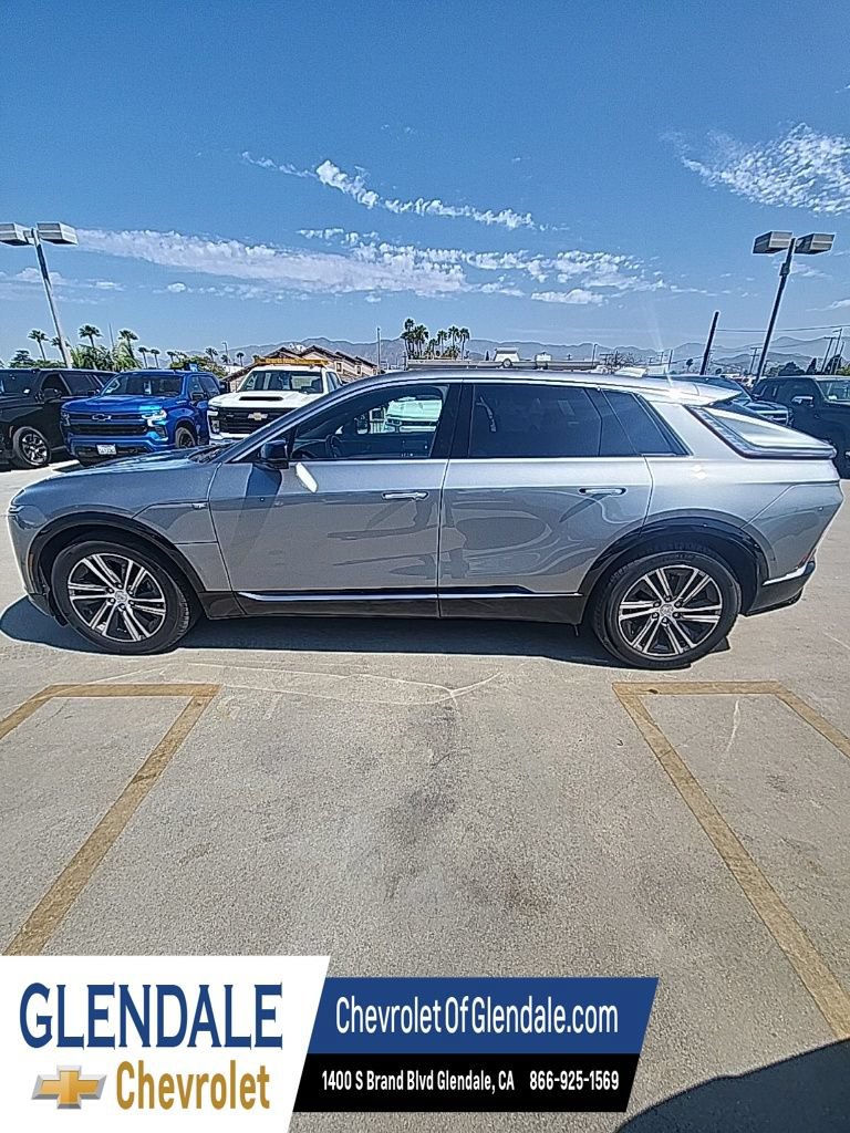 Used 2024 Cadillac Lyriq Luxury w/ LPO, Floor Liner Package RWD image 3