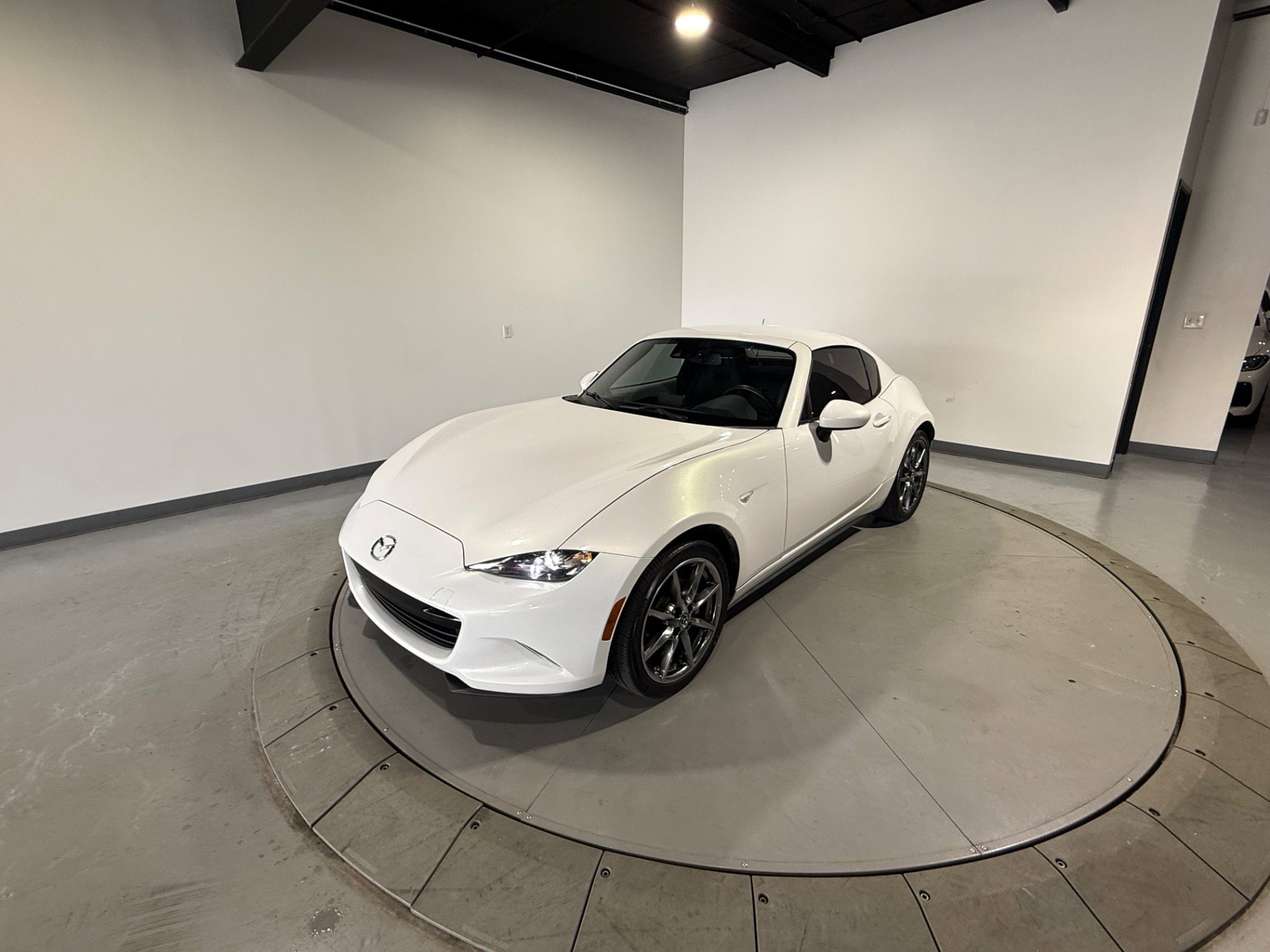 Used 2017 MAZDA MX-5 Miata RF Grand Touring RWD image 5
