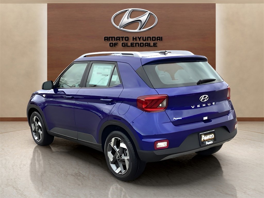 Used 2025 Hyundai Venue SEL image 3