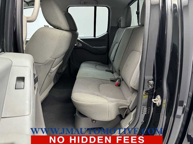 Used 2019 Nissan Frontier SV image 15
