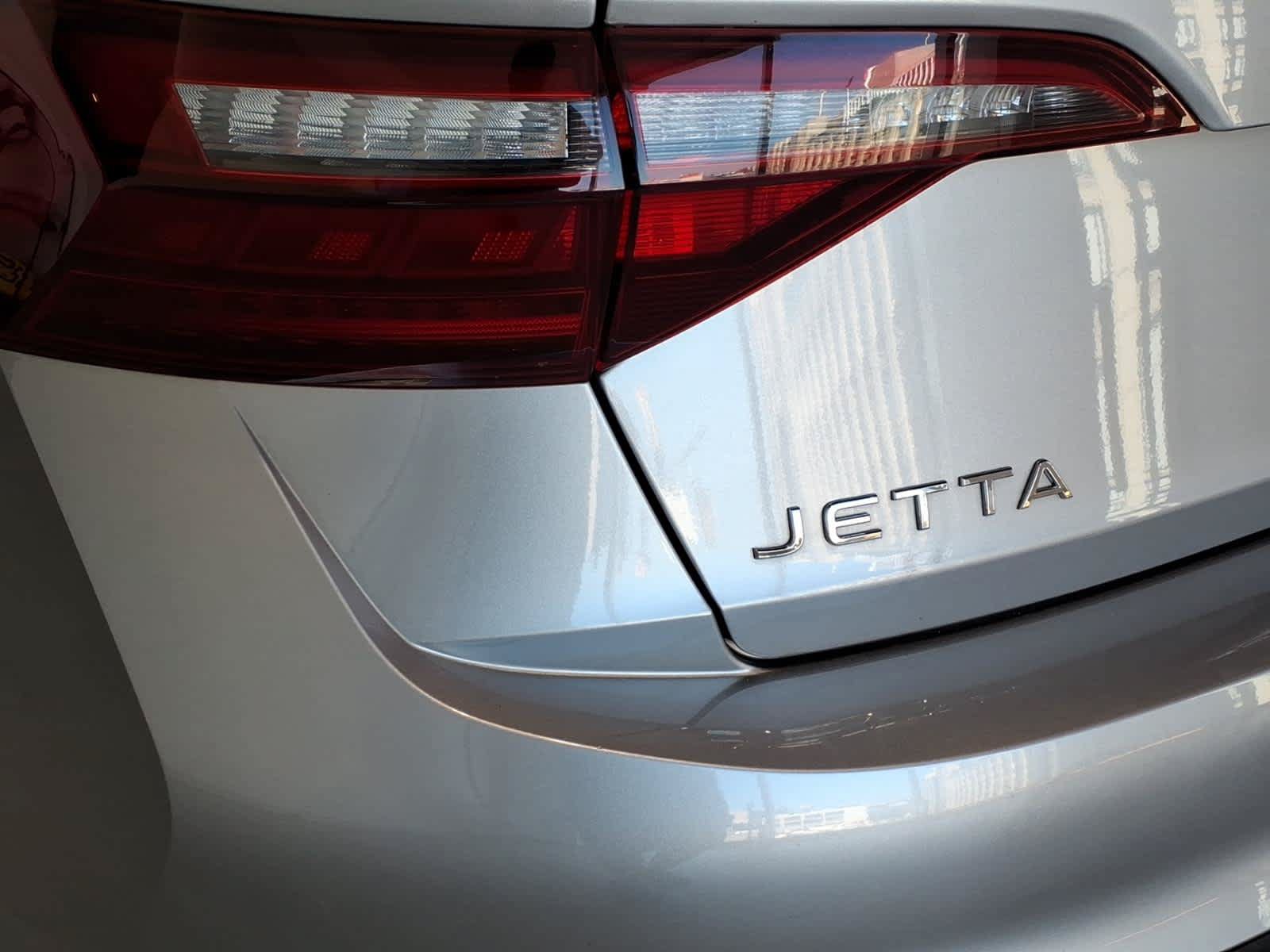 Used 2023 Volkswagen Jetta SE w/ Panoramic Sunroof Package FWD image 7