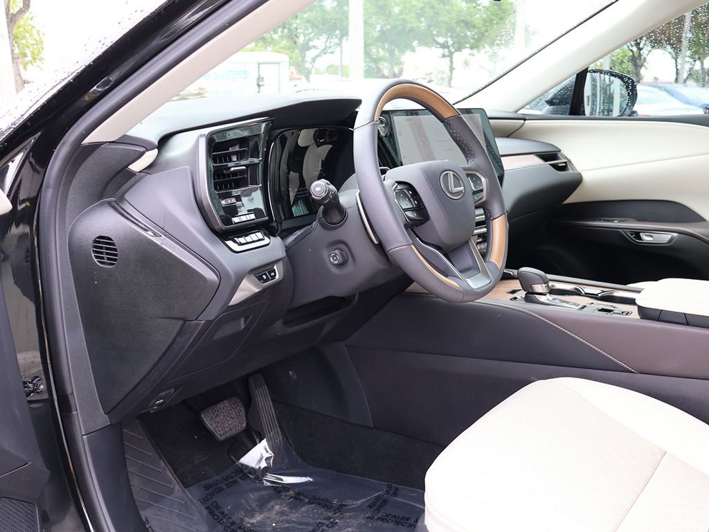 Used 2025 Lexus RX 350 w/ Convenience Package AWD/4WD image 28
