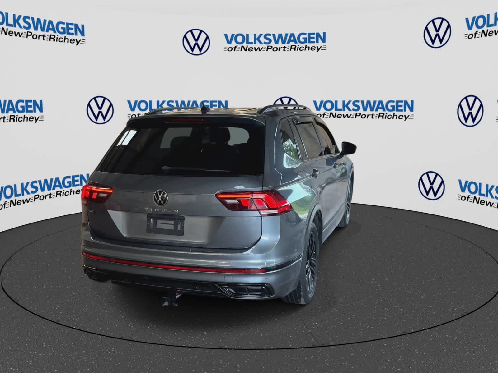 Used 2022 Volkswagen Tiguan SE R-Line FWD image 7