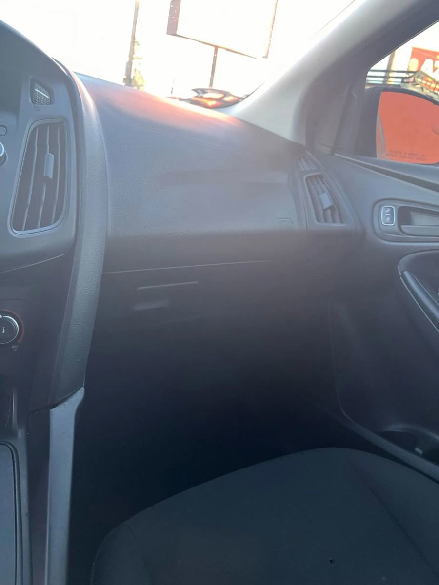 Used 2018 Ford Focus S image 37