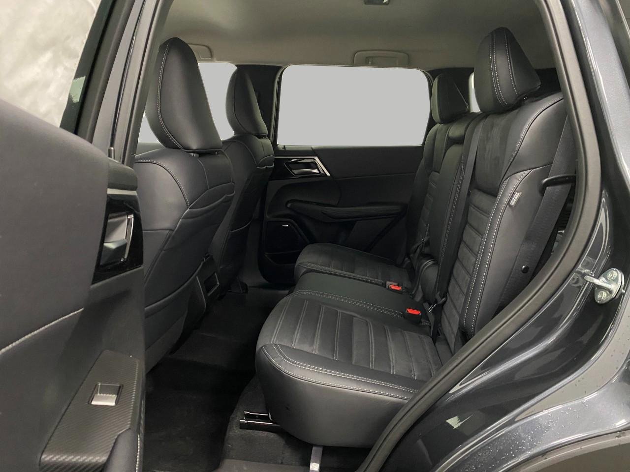 New 2026 Mitsubishi Outlander SE image 29
