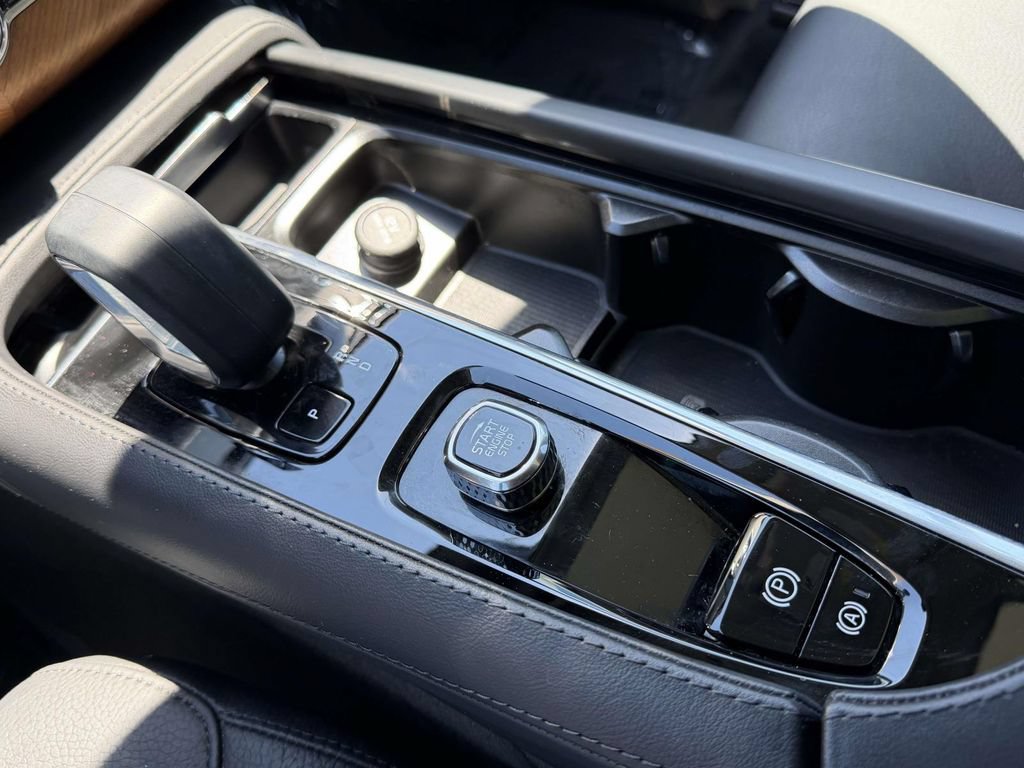 Used 2023 Volvo XC90 B5 Plus AWD/4WD image 6