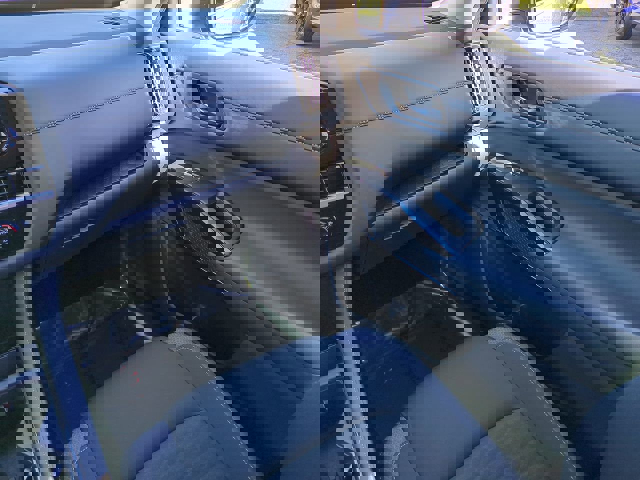 Used 2025 Nissan Pathfinder SV image 17