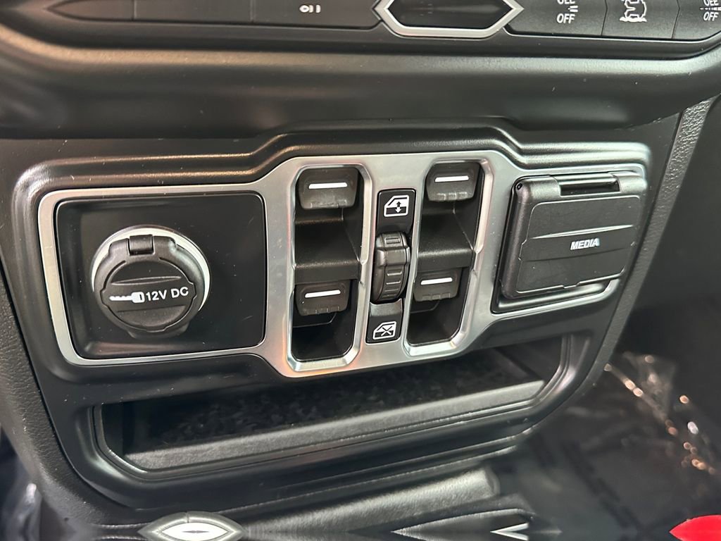 Used 2021 Jeep Gladiator Overland AWD/4WD image 32