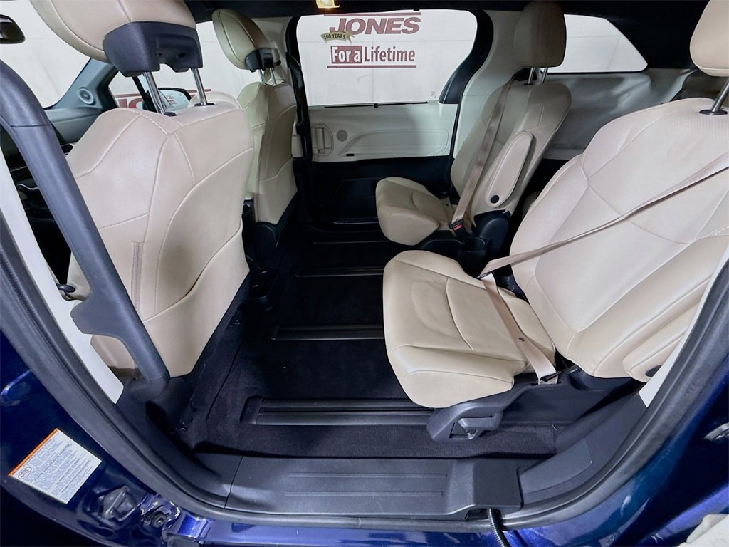 Certified 2023 Toyota Sienna XLE image 30