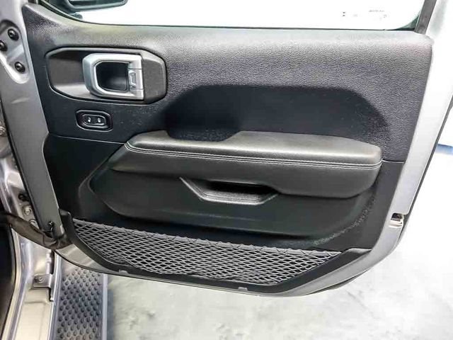 Used 2019 Jeep Wrangler Unlimited Sahara AWD/4WD image 32