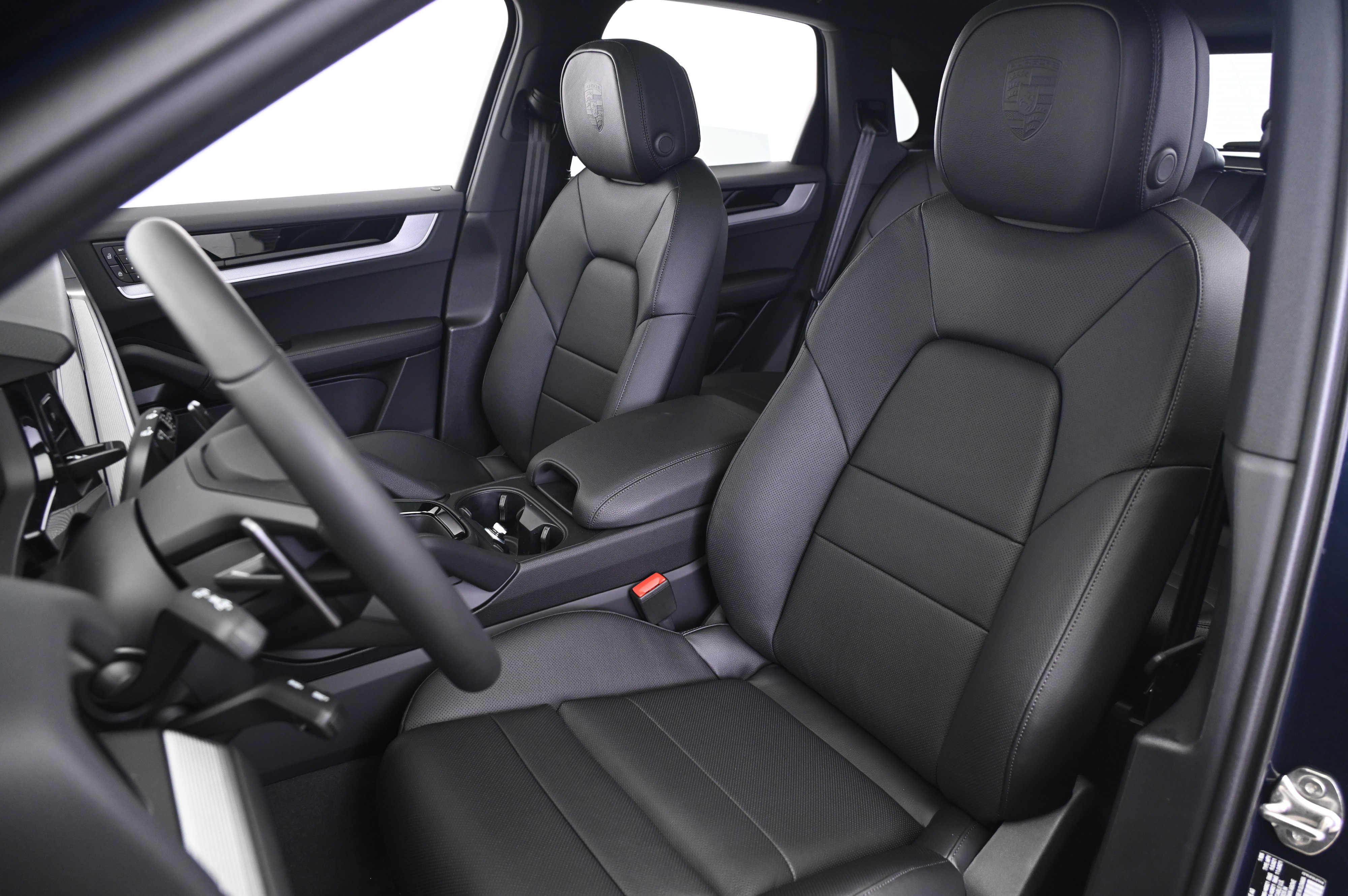 Certified 2026 Porsche Cayenne AWD/4WD image 5