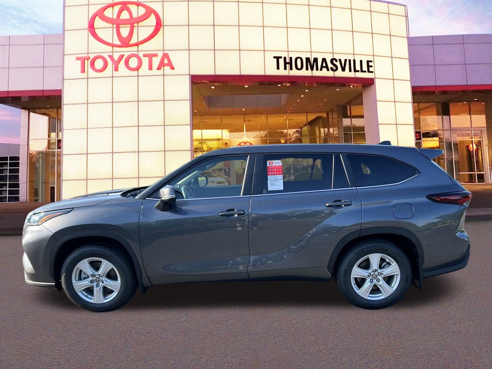 New 2024 Toyota Highlander LE FWD image 8