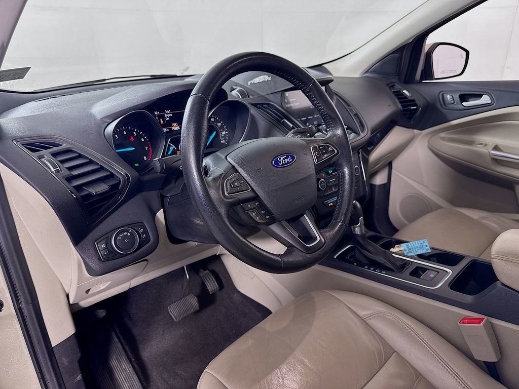 Used 2017 Ford Escape Titanium image 9
