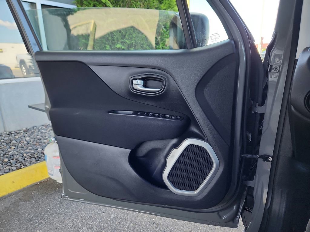 Used 2020 Jeep Renegade Sport w/ Sport Appearance Group AWD/4WD image 14