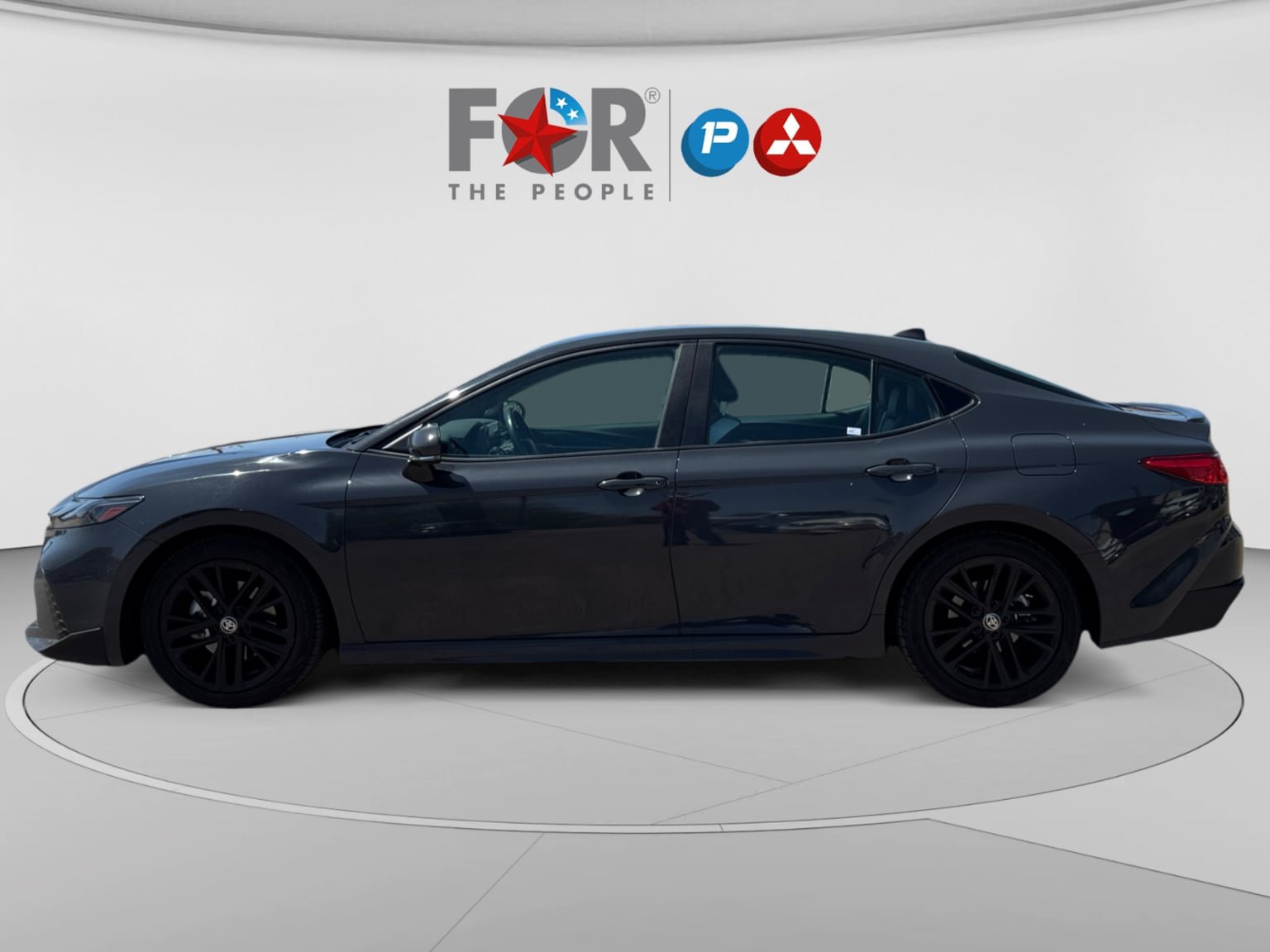 Used 2025 Toyota Camry SE FWD image 2