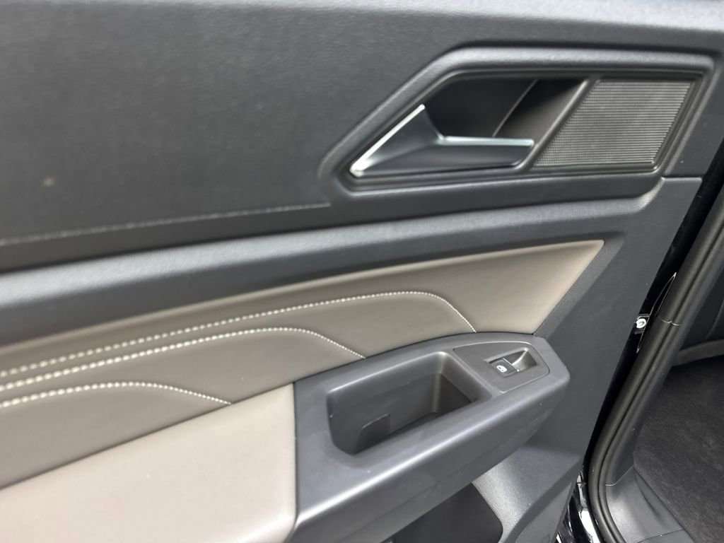 Used 2022 Volkswagen Atlas SE w/ Panoramic Sunroof Package FWD image 38