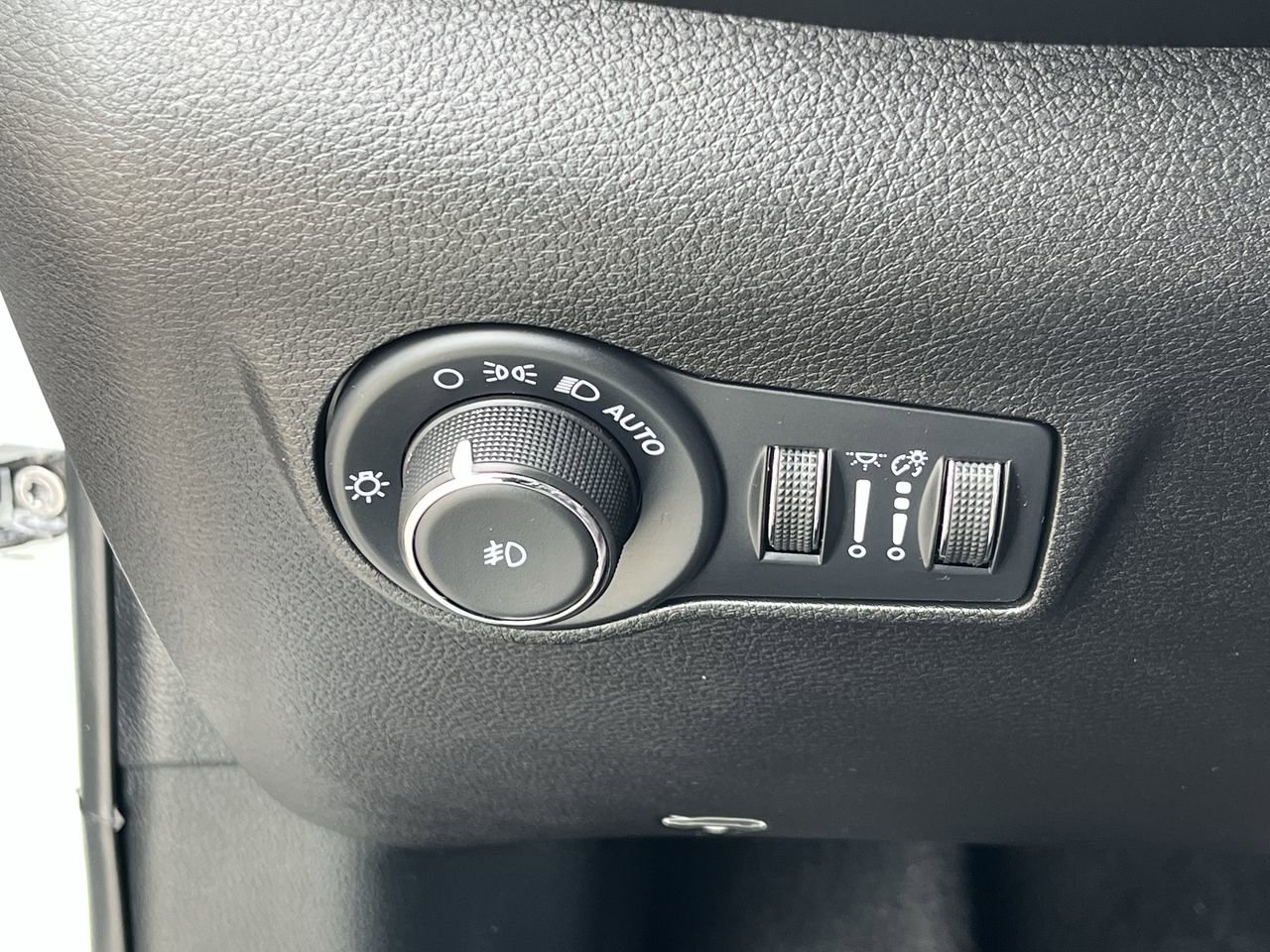 Used 2025 Jeep Compass Limited AWD/4WD image 16