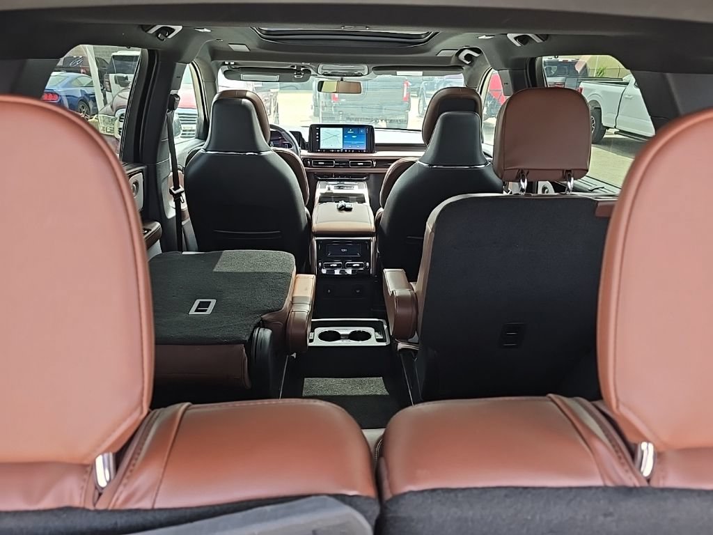 Used 2025 Lincoln Aviator Reserve w/ Luxury Package AWD/4WD image 10