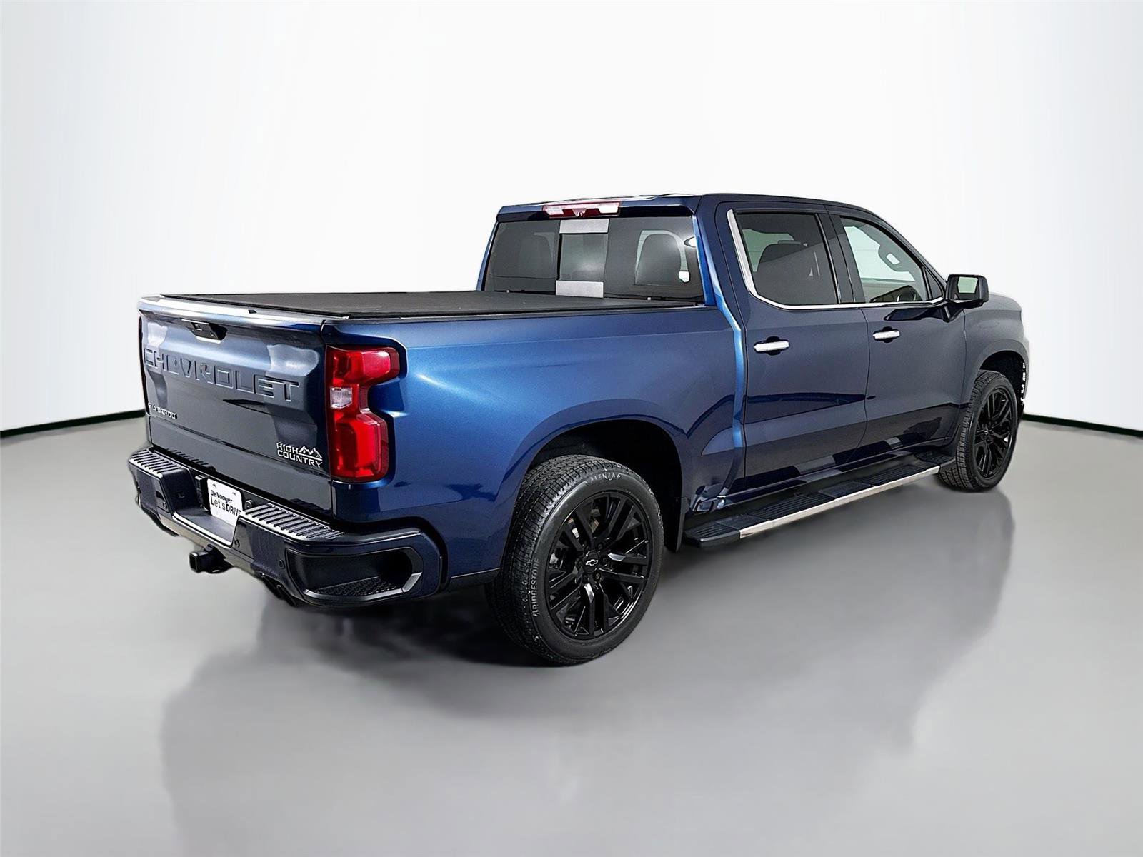 Used 2022 Chevrolet Silverado 1500 High Country w/ Technology Package image 8